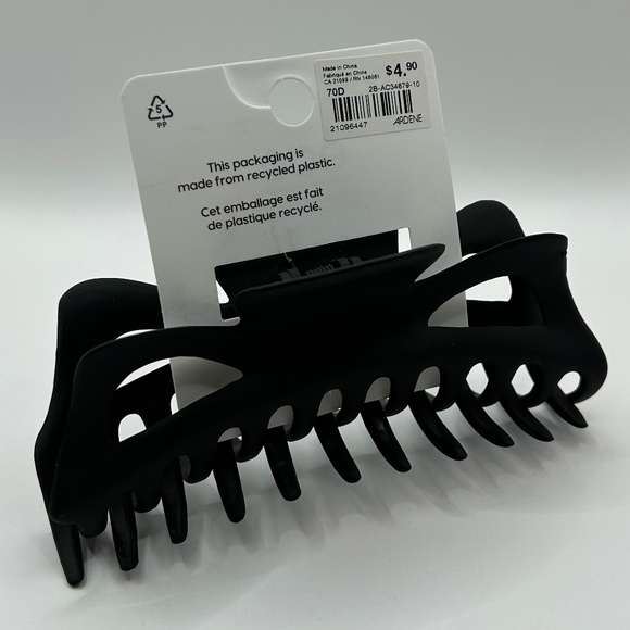 Free w/ purchase ⎮ NWT Claw Clip - Picture 2 of 3